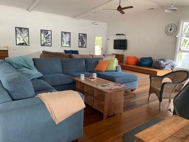 recroom lounges