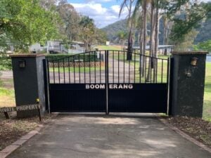 Boomerang gates
